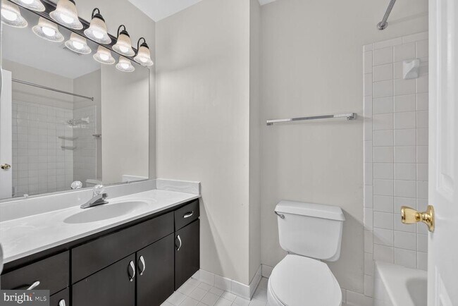 Building Photo - 6374 English Ivy Way