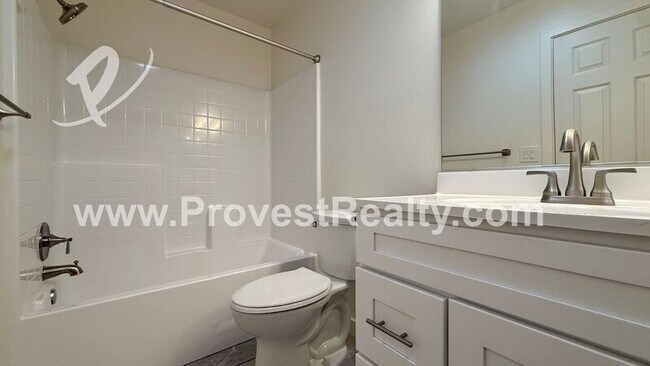 Building Photo - 16657 Kayuga St