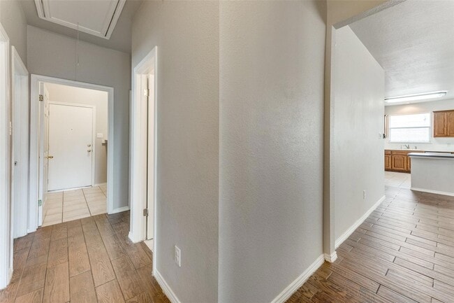 Building Photo - 2204 Speidel Dr