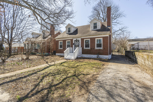 Building Photo - 418 Morrison Ave