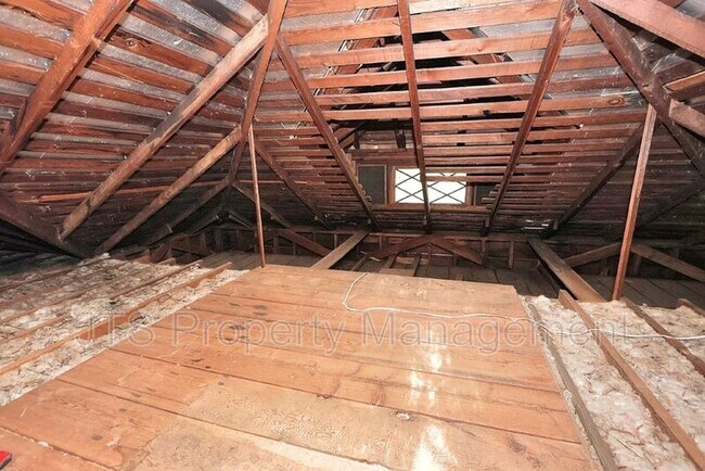 Building Photo - 1015 27th St