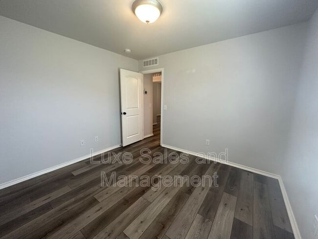 Building Photo - 15749 Potomac Dr