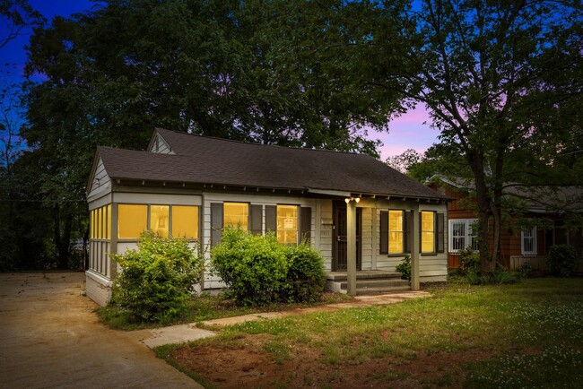Primary Photo - Stylish & Newly Renovated 4 Bedroom 2 Bath...