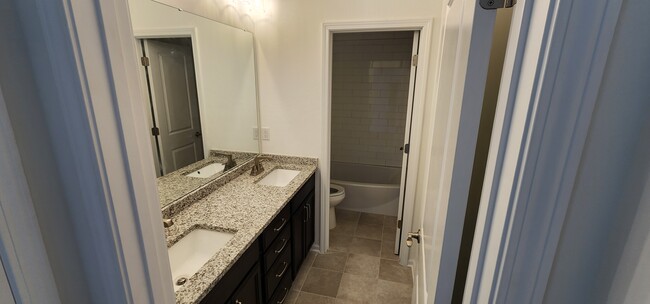 Building Photo - Lot 04
