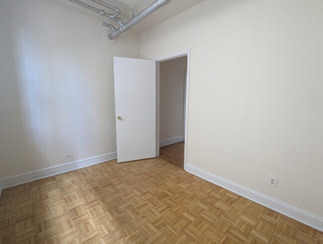 Building Photo - 2338 N Spaulding Ave