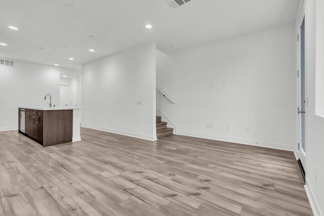Building Photo - 5086 Long Beach Blvd