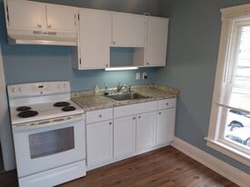 Building Photo - 329 5th St