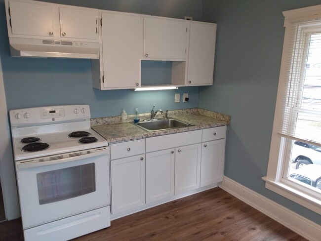 Building Photo - 329 5th St