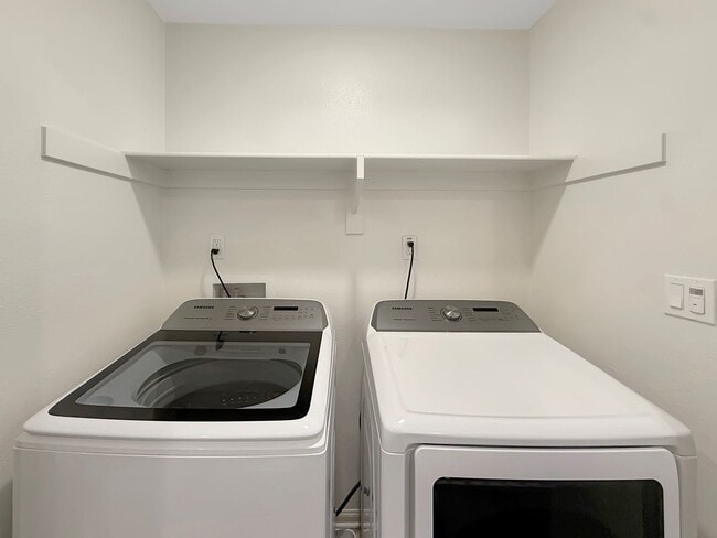 Building Photo - Spacious 4BR/3.5BA Townhome in Otay Ranch ...