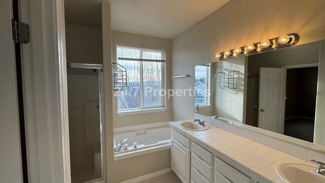 Building Photo - Inviting 3 BD I 2 BA Home - West Linn