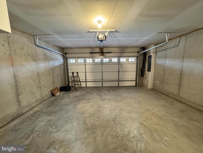 Building Photo - 300 Dixon St