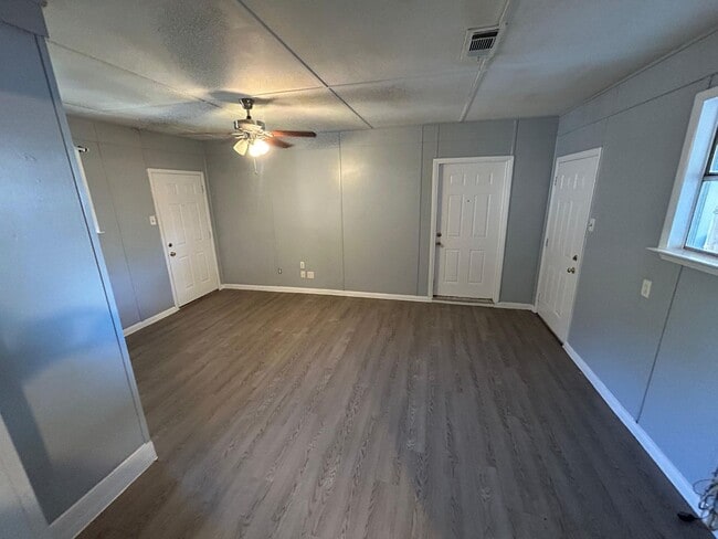 Building Photo - 3734 Clubway Ln