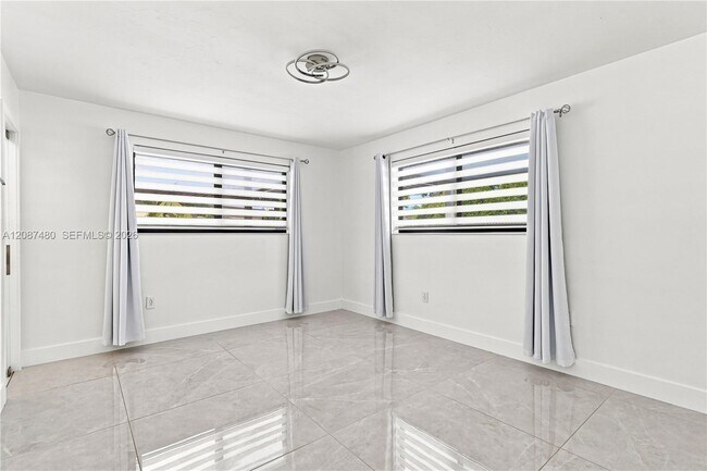 Building Photo - 9298 Jamaica Dr