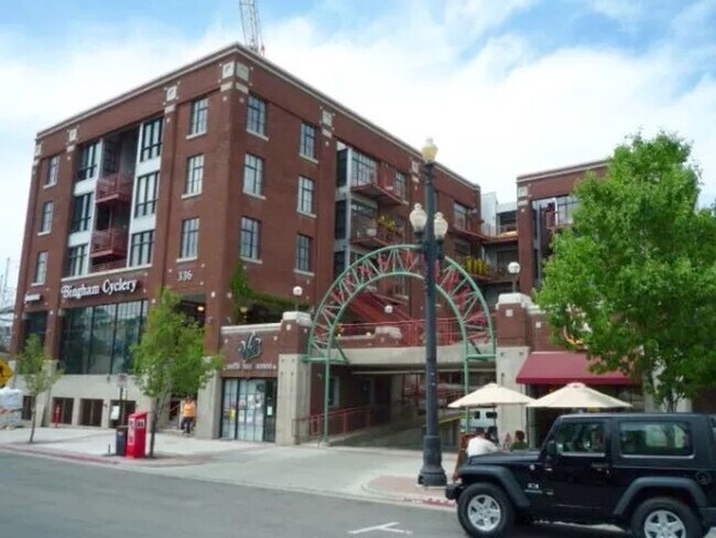 Building Photo - Modern Downtown Salt Lake City 1bd/1ba Con...