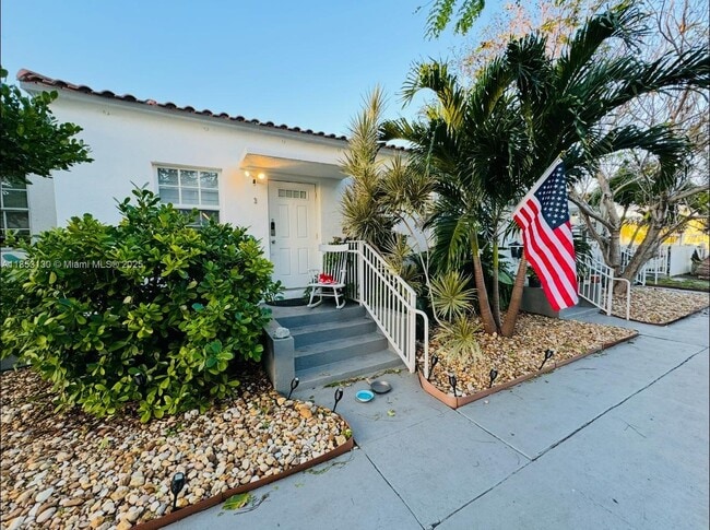 Primary Photo - 8401 Crespi Blvd