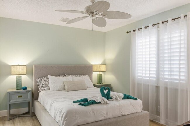 Building Photo - 1905 Meadow Ct