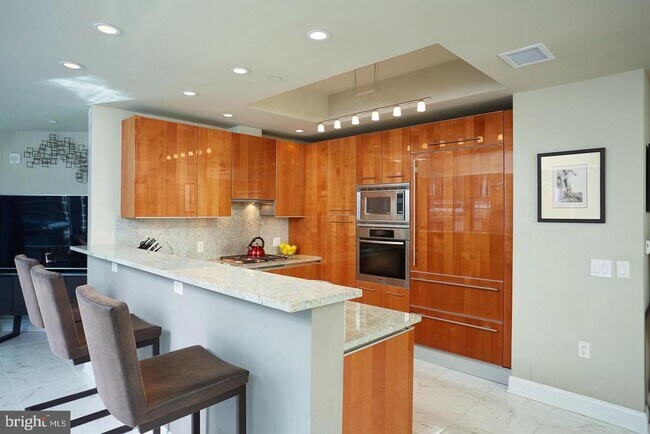 Building Photo - 1881 N Nash St