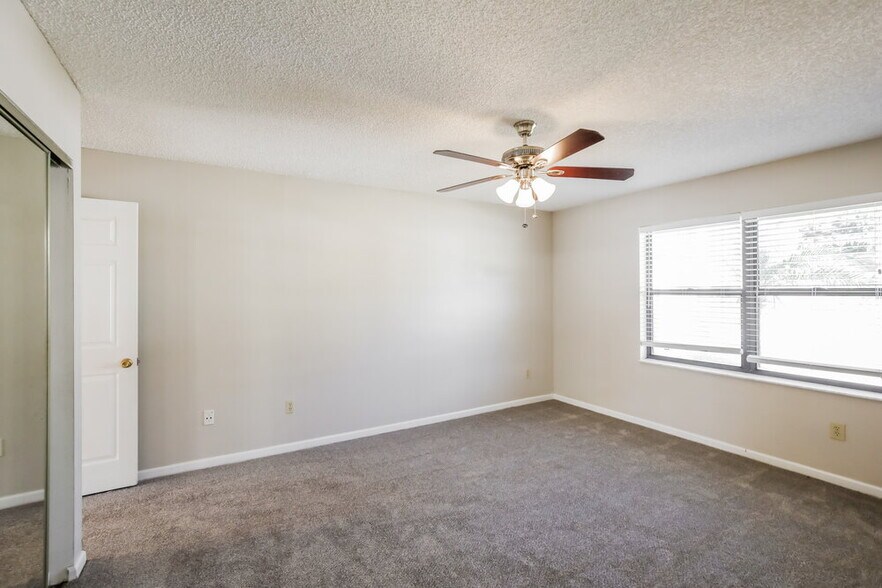Building Photo - 735 Daffodil Dr