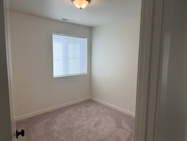 Building Photo - 7862 E Hilton Head St