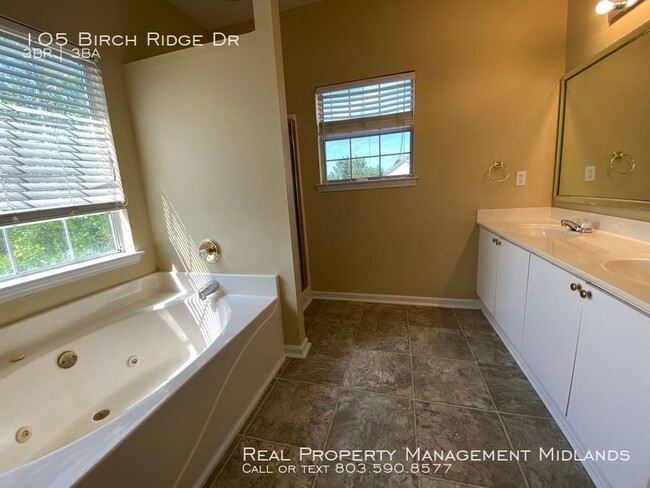 Building Photo - 105 Birch Ridge Dr