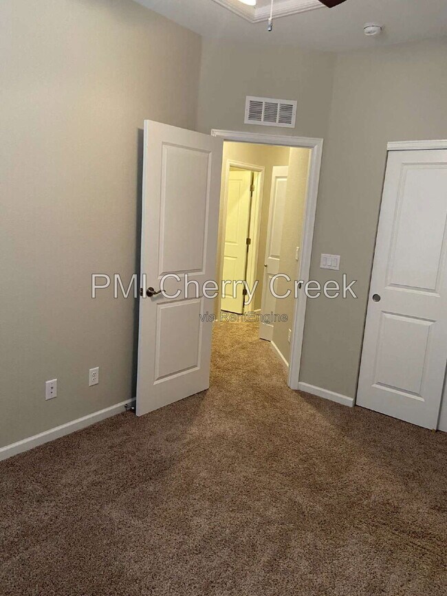 Building Photo - 9008 E Caley Way