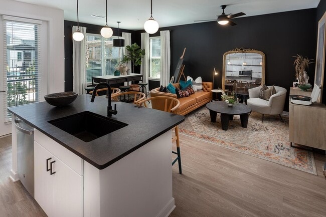 Building Photo - 2403 Mall Dr