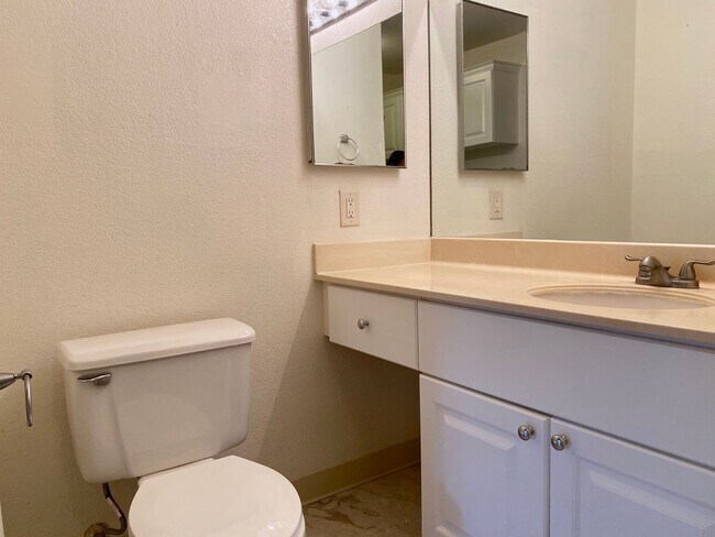 Building Photo - Beautiful 2-bedroom, 1-bath townhouse with 1 assigned parking stall located in a quiet