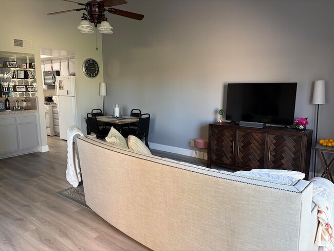 Building Photo - 48939 Eisenhower Dr