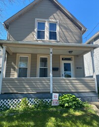 Building Photo - Coraopolis - 2 Bedroom Home. Great Locatio...