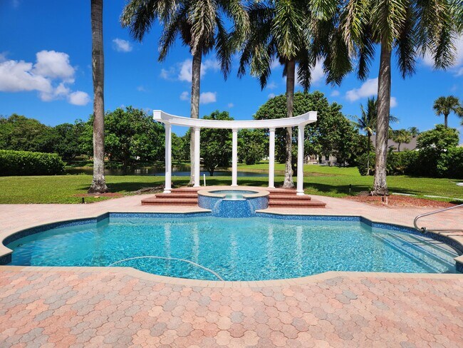 Building Photo - 17885 Fieldbrook Cir E