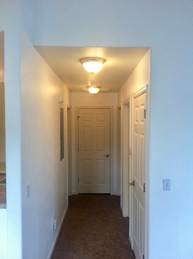 Hallway - 1208 Walnut Ave