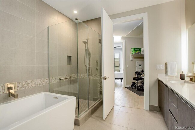 Building Photo - Stunning 2-Bedroom Condo at Sloan's Lake's Premier Lakehouse Community