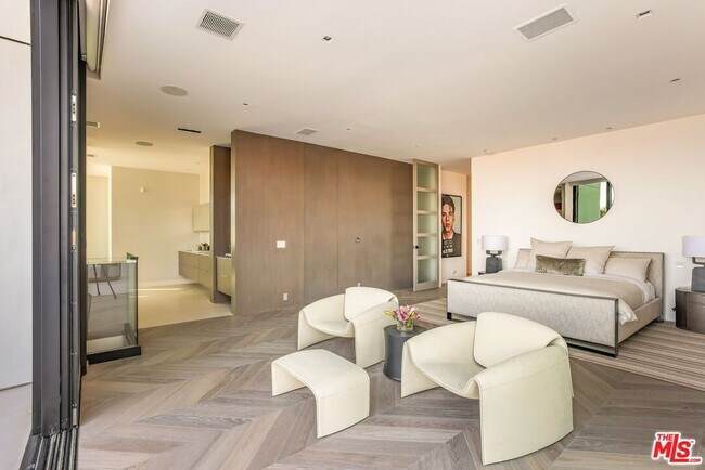 Building Photo - 9405 Sierra Mar Pl