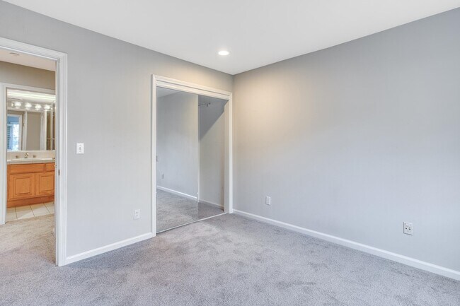 Building Photo - 20 Willow Rd