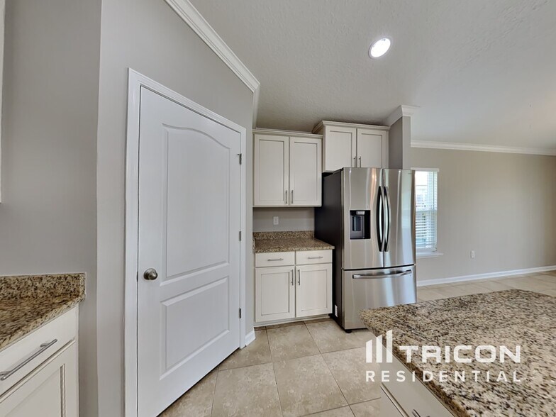 Building Photo - 414 Samara Lakes Pkwy