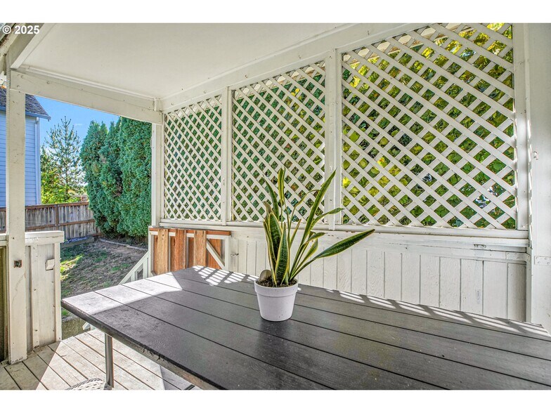 covered pation - 8325 SW Terwilliger Blvd