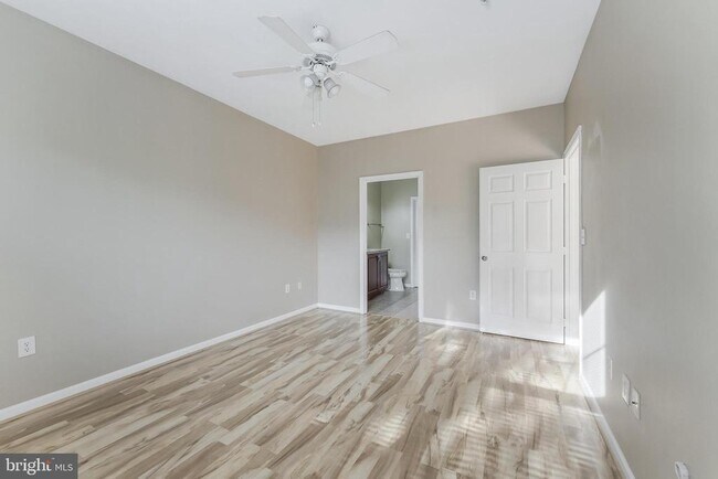 Building Photo - 12954 Centre Park Cir