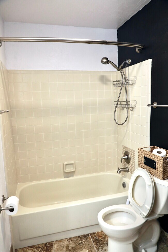 Building Photo - Founders Hill Haile Plantation