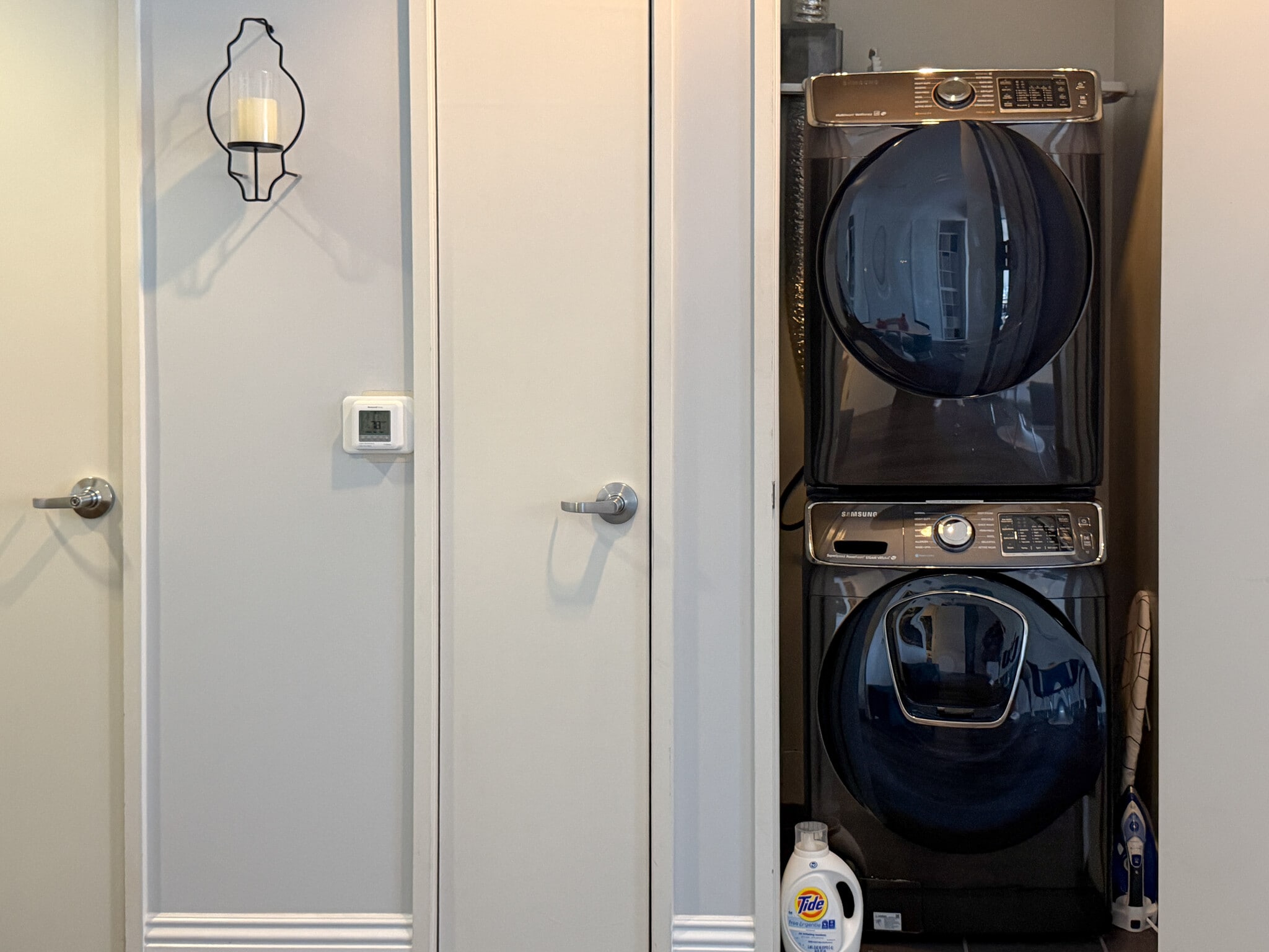 Building Photo - 350 W Ash St