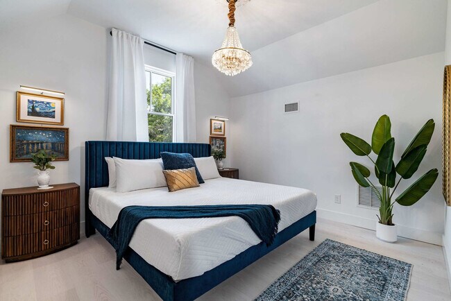 Building Photo - 28 W Castillo Dr