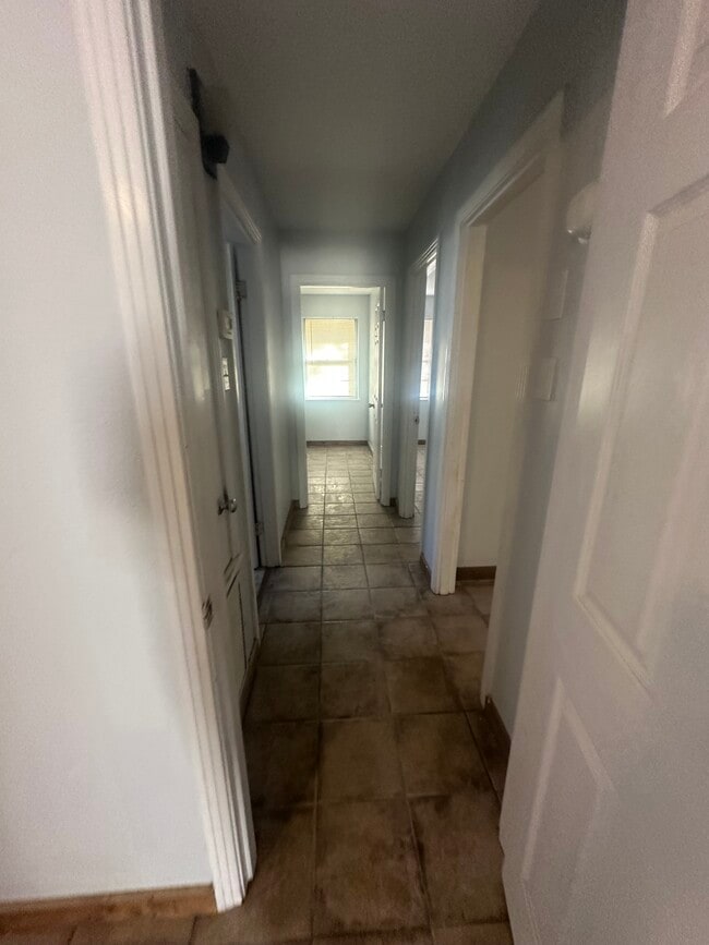 Building Photo - 202 Gross St