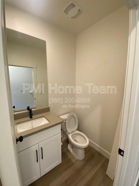 Building Photo - 1490 W Kason Ct