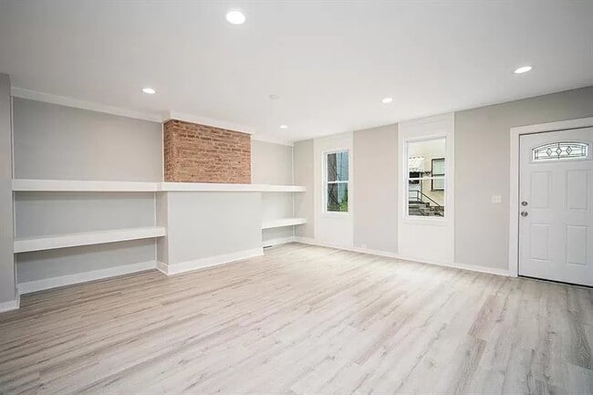 Building Photo - 1124 Voskamp St