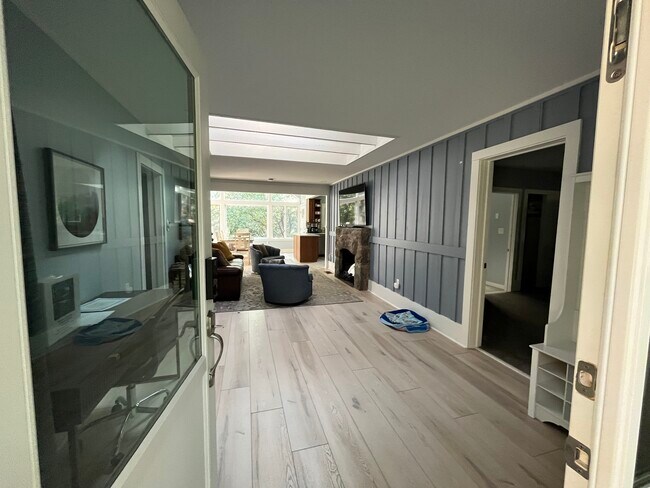 Building Photo - 315 Goldfinch Pl