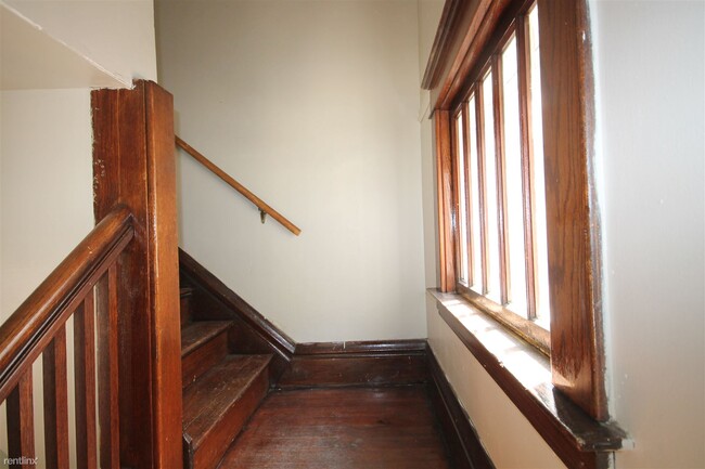 Building Photo - 3 br, 1.5 bath House - 729 W Vine St 6 mon...