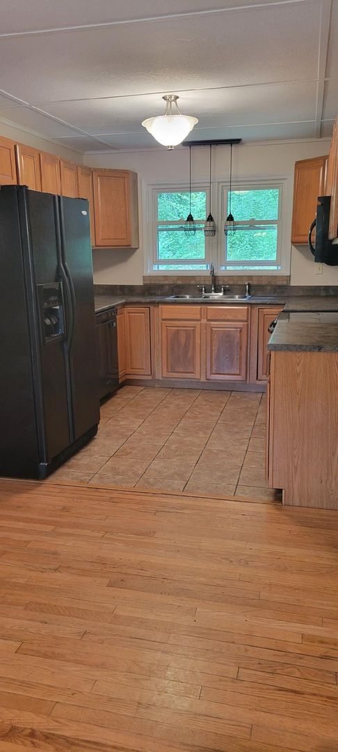 Building Photo - 3 Bd 1.5 Ba with 4 acres.