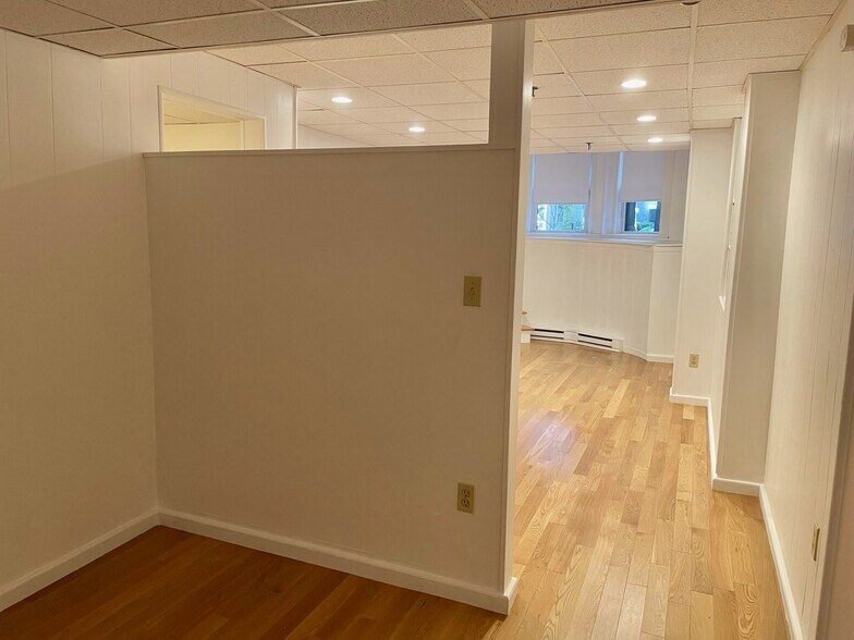 Building Photo - 1079 Beacon St
