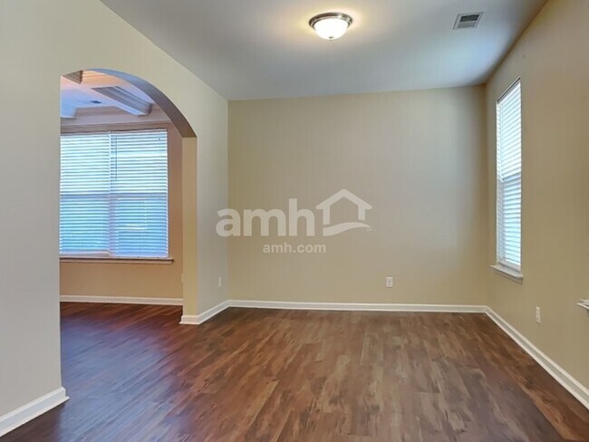 Building Photo - 19 Winslow Cir