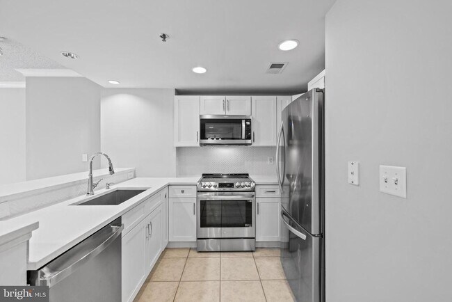 Building Photo - 777 7th St NW
