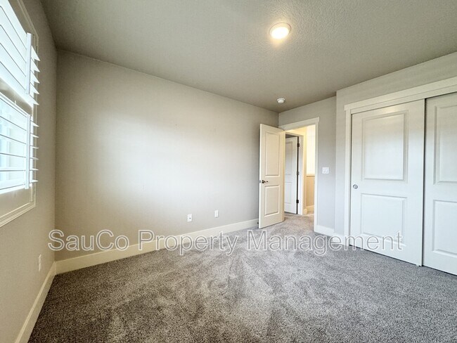 Building Photo - 14419 SW 168th Ave